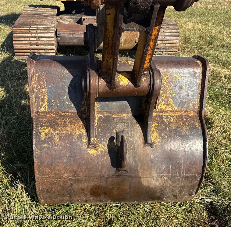 image for item FK0598 1981 Caterpillar 225 LC excavator