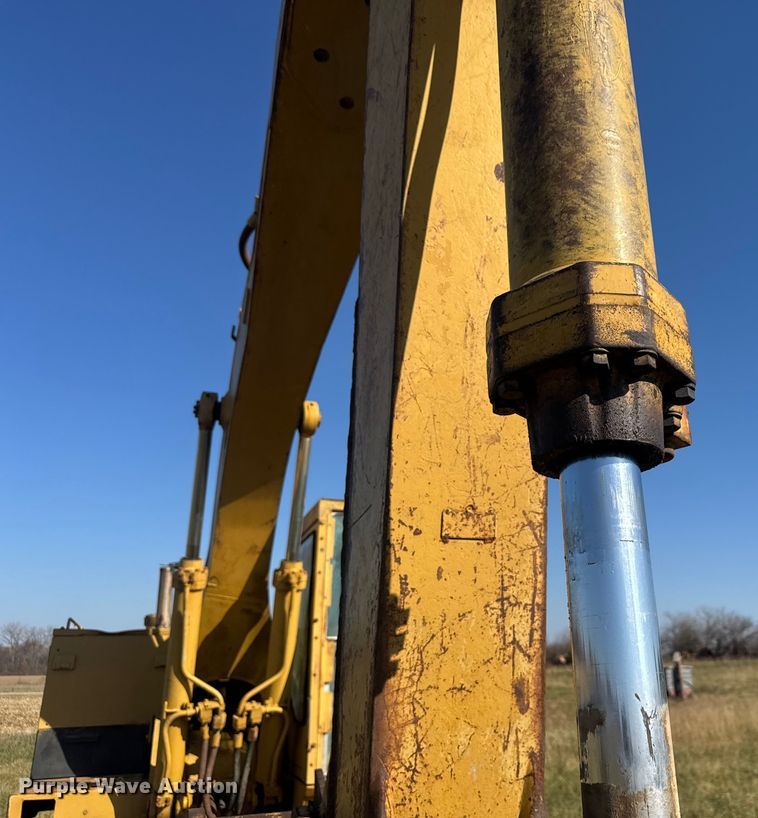 image for item FK0598 1981 Caterpillar 225 LC excavator