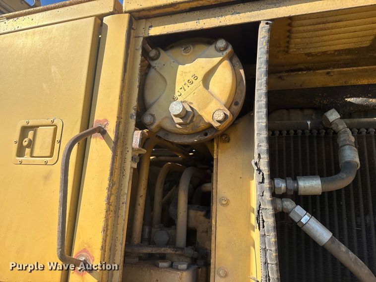 image for item FK0598 1981 Caterpillar 225 LC excavator