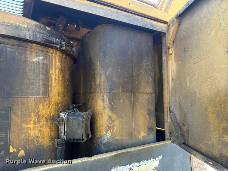 image for item FK0598 1981 Caterpillar 225 LC excavator