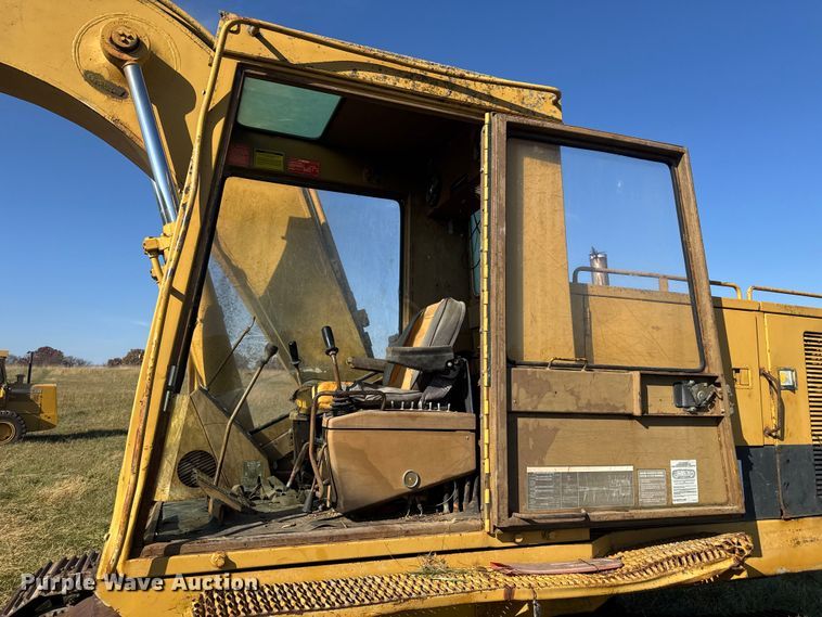 image for item FK0598 1981 Caterpillar 225 LC excavator