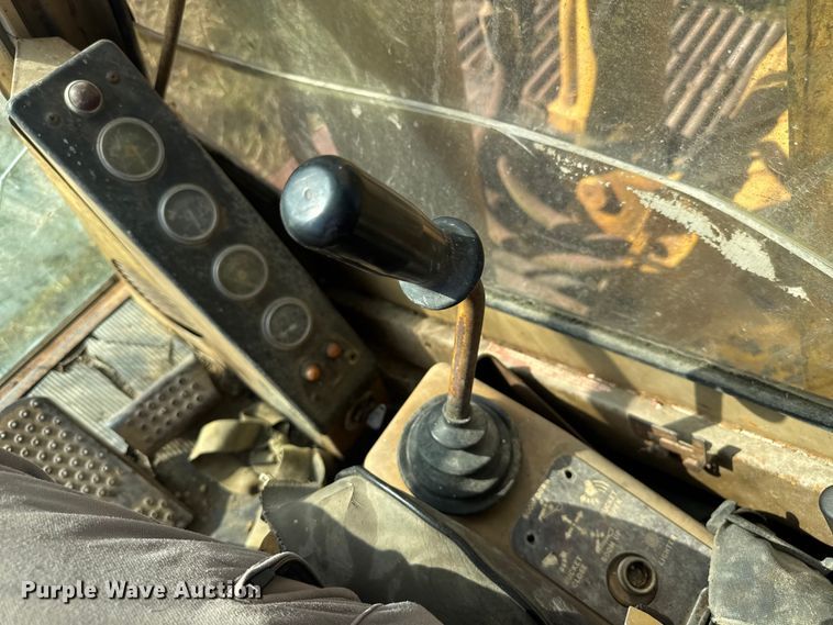 image for item FK0598 1981 Caterpillar 225 LC excavator