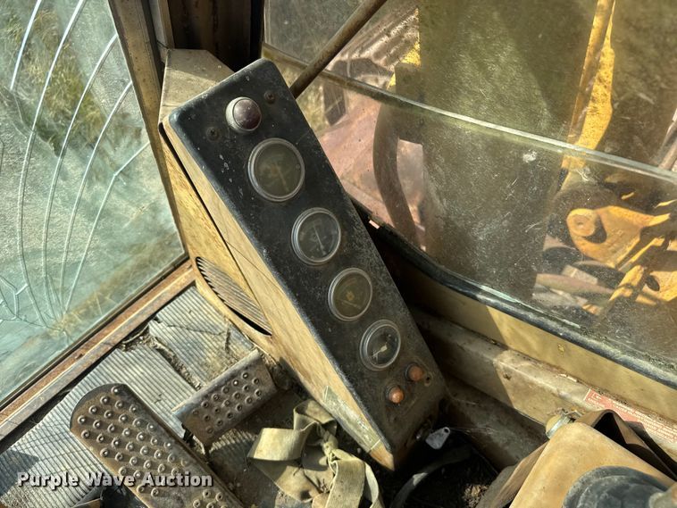 image for item FK0598 1981 Caterpillar 225 LC excavator