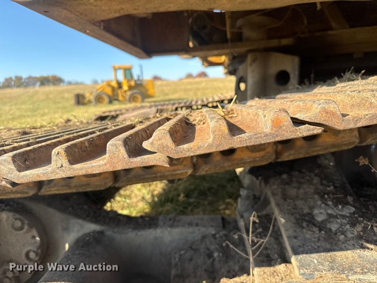 image for item FK0598 1981 Caterpillar 225 LC excavator