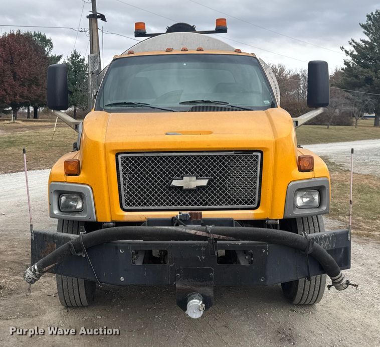 image for item FK0609 2005 Chevrolet C7500  oil distributor truck