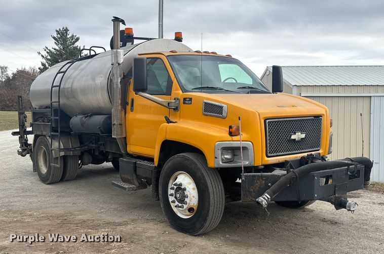 image for item FK0609 2005 Chevrolet C7500  oil distributor truck