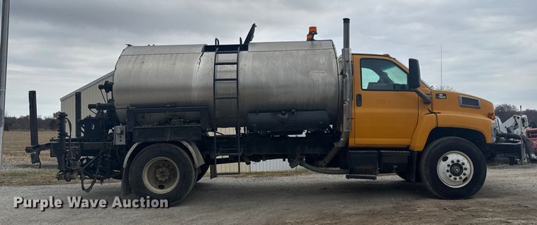 image for item FK0609 2005 Chevrolet C7500  oil distributor truck