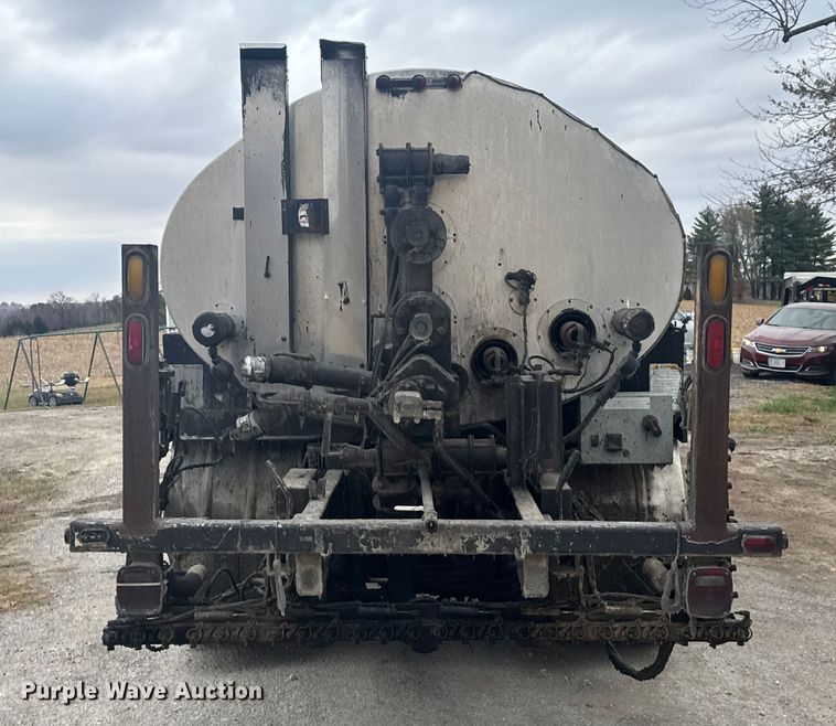 image for item FK0609 2005 Chevrolet C7500  oil distributor truck