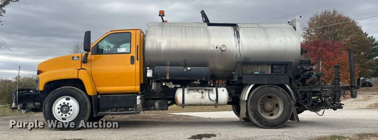 image for item FK0609 2005 Chevrolet C7500  oil distributor truck