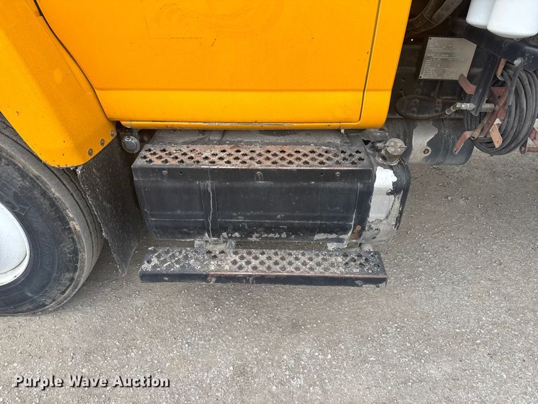 image for item FK0609 2005 Chevrolet C7500  oil distributor truck