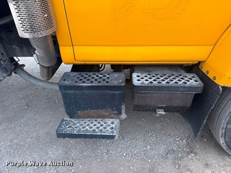 image for item FK0609 2005 Chevrolet C7500  oil distributor truck