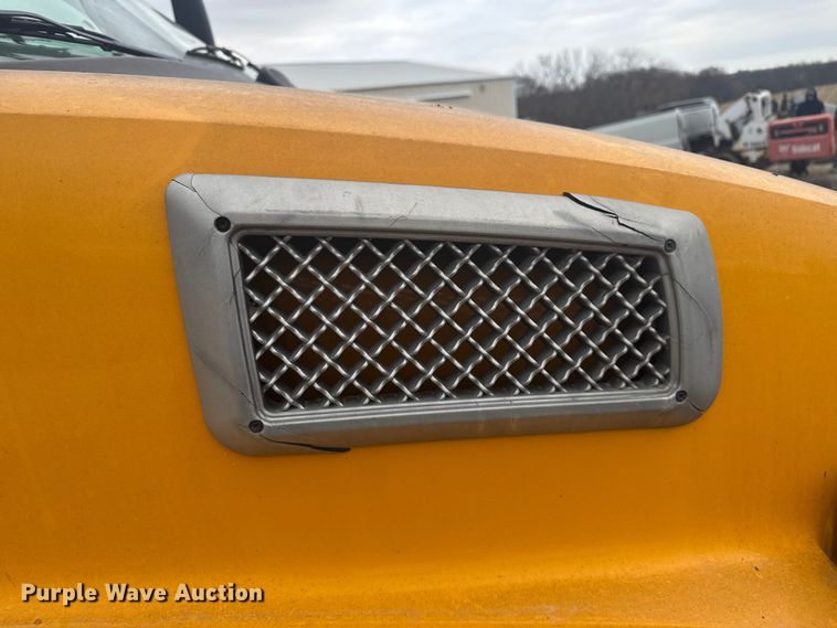 image for item FK0609 2005 Chevrolet C7500  oil distributor truck