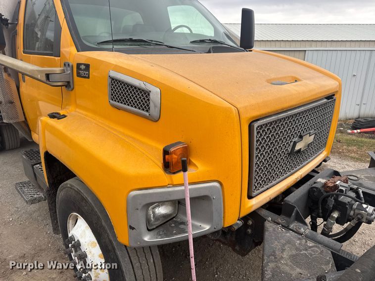 image for item FK0609 2005 Chevrolet C7500  oil distributor truck