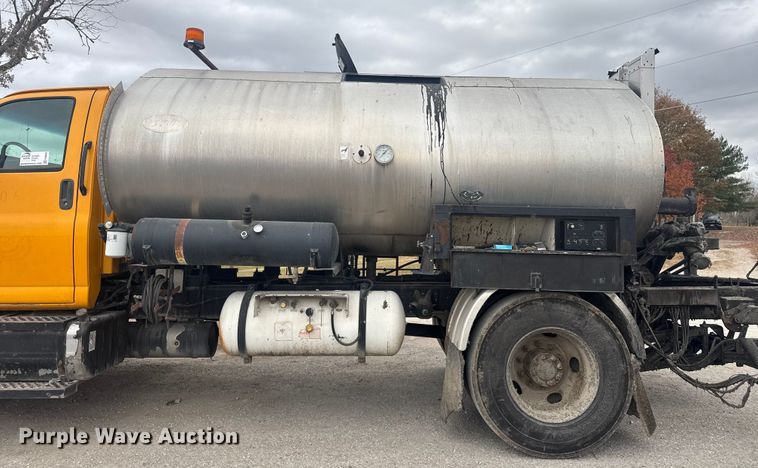 image for item FK0609 2005 Chevrolet C7500  oil distributor truck