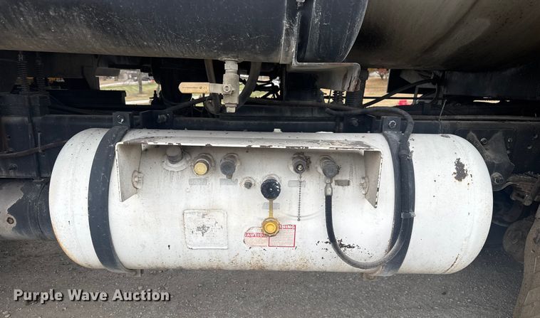 image for item FK0609 2005 Chevrolet C7500  oil distributor truck