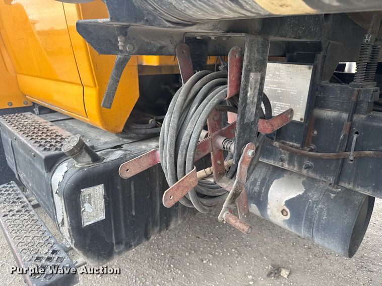 image for item FK0609 2005 Chevrolet C7500  oil distributor truck