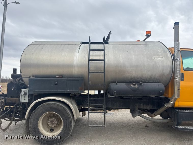 image for item FK0609 2005 Chevrolet C7500  oil distributor truck