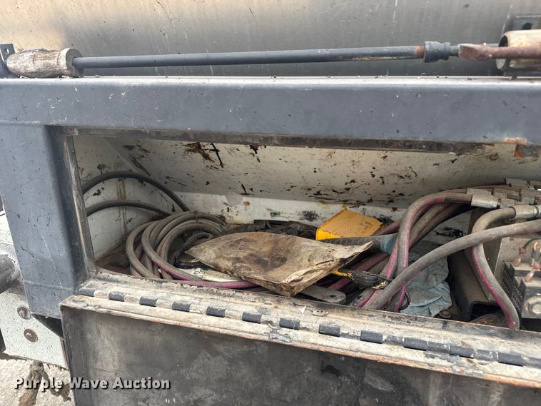 image for item FK0609 2005 Chevrolet C7500  oil distributor truck