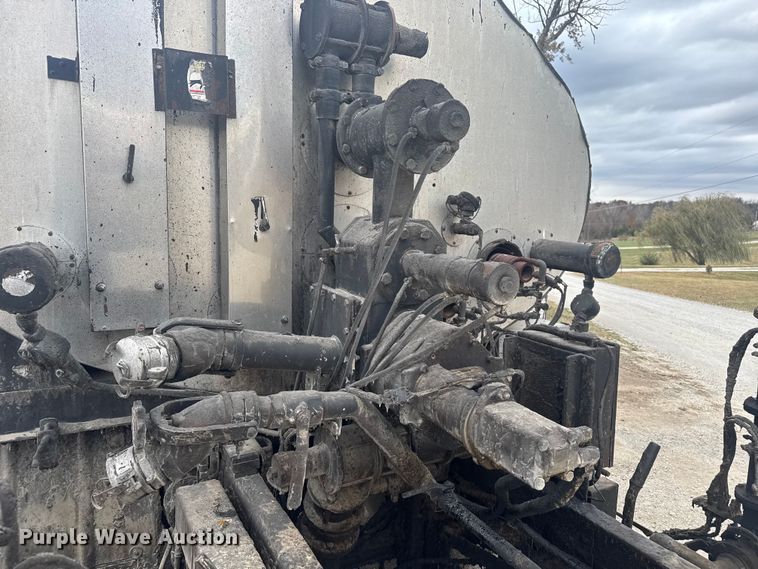 image for item FK0609 2005 Chevrolet C7500  oil distributor truck