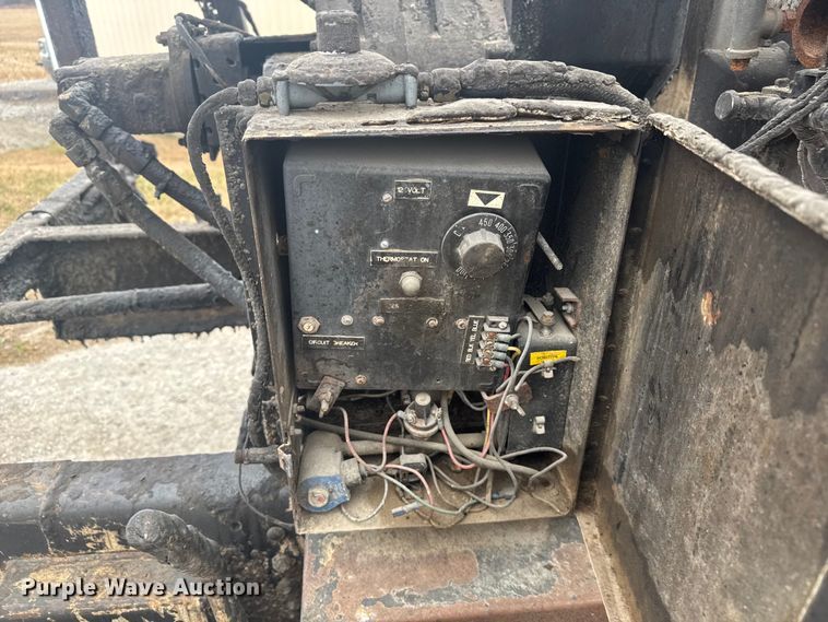 image for item FK0609 2005 Chevrolet C7500  oil distributor truck