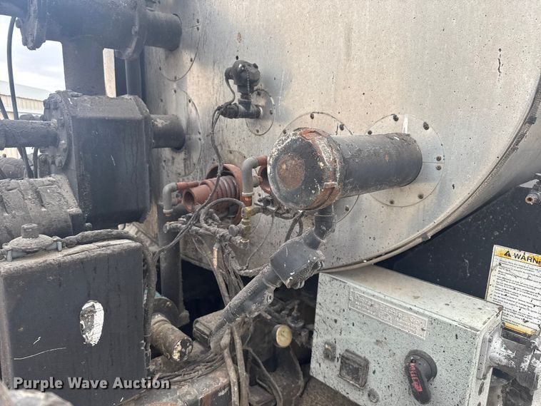 image for item FK0609 2005 Chevrolet C7500  oil distributor truck