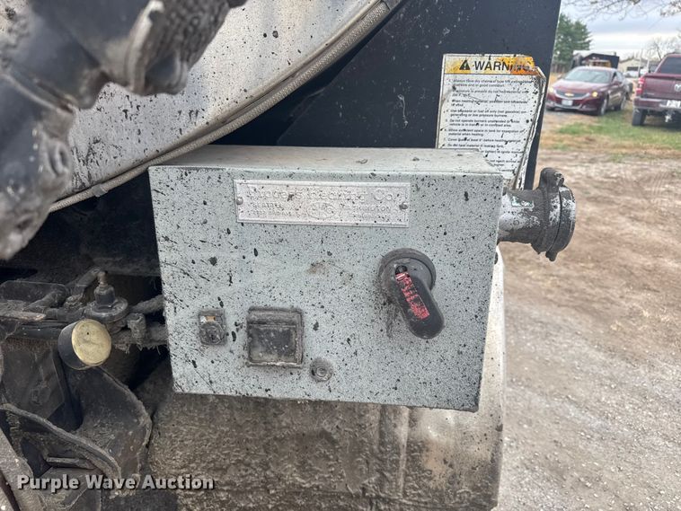 image for item FK0609 2005 Chevrolet C7500  oil distributor truck