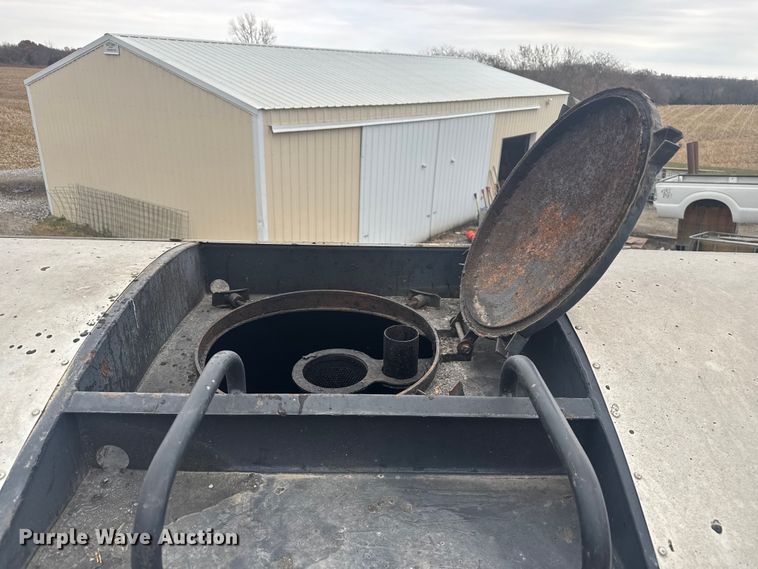 image for item FK0609 2005 Chevrolet C7500  oil distributor truck