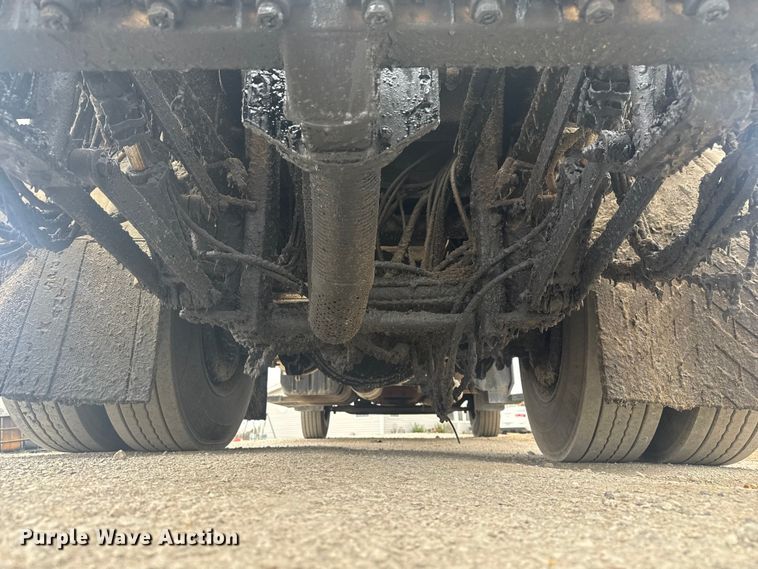 image for item FK0609 2005 Chevrolet C7500  oil distributor truck