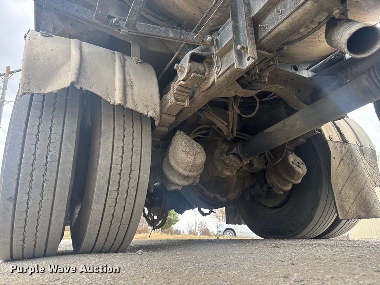 image for item FK0609 2005 Chevrolet C7500  oil distributor truck