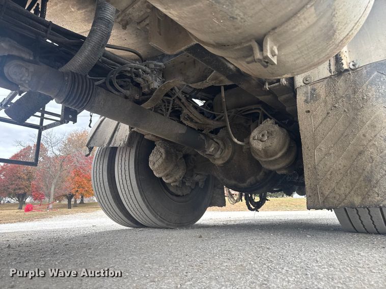 image for item FK0609 2005 Chevrolet C7500  oil distributor truck