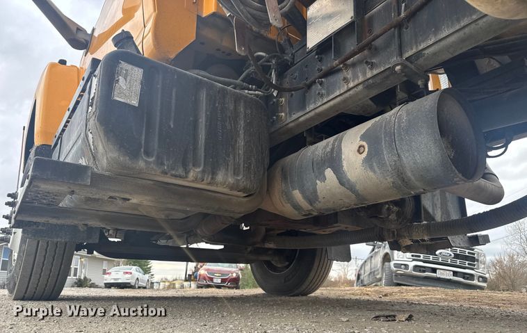 image for item FK0609 2005 Chevrolet C7500  oil distributor truck