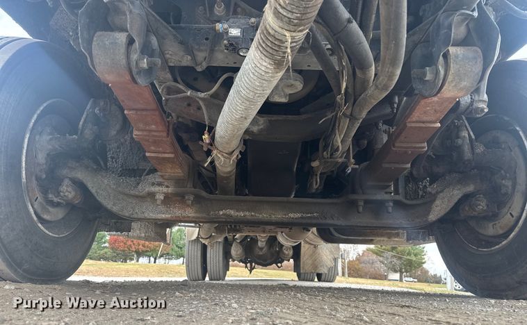 image for item FK0609 2005 Chevrolet C7500  oil distributor truck