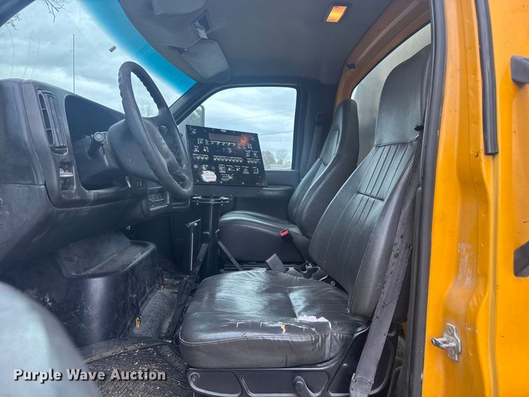 image for item FK0609 2005 Chevrolet C7500  oil distributor truck