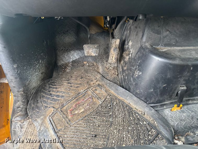 image for item FK0609 2005 Chevrolet C7500  oil distributor truck