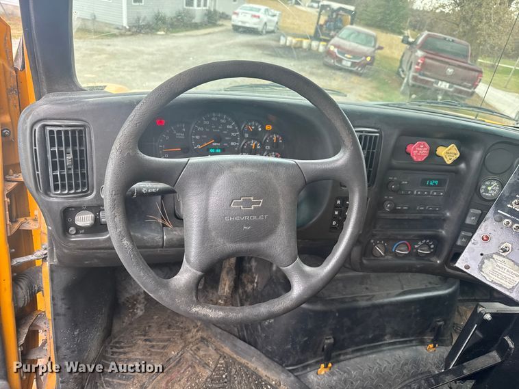 image for item FK0609 2005 Chevrolet C7500  oil distributor truck