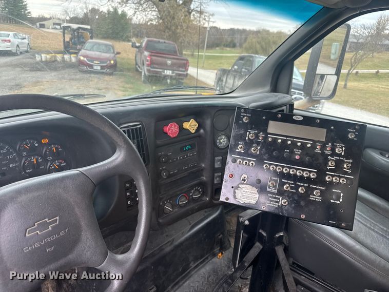 image for item FK0609 2005 Chevrolet C7500  oil distributor truck