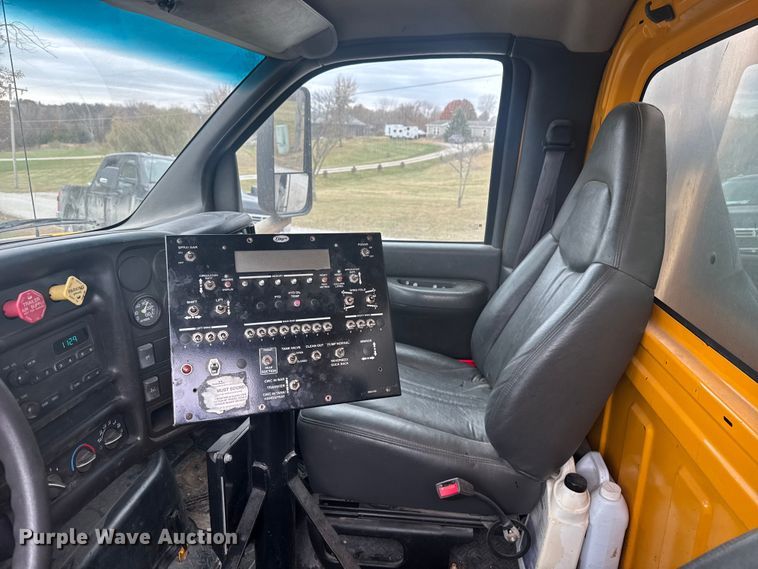 image for item FK0609 2005 Chevrolet C7500  oil distributor truck