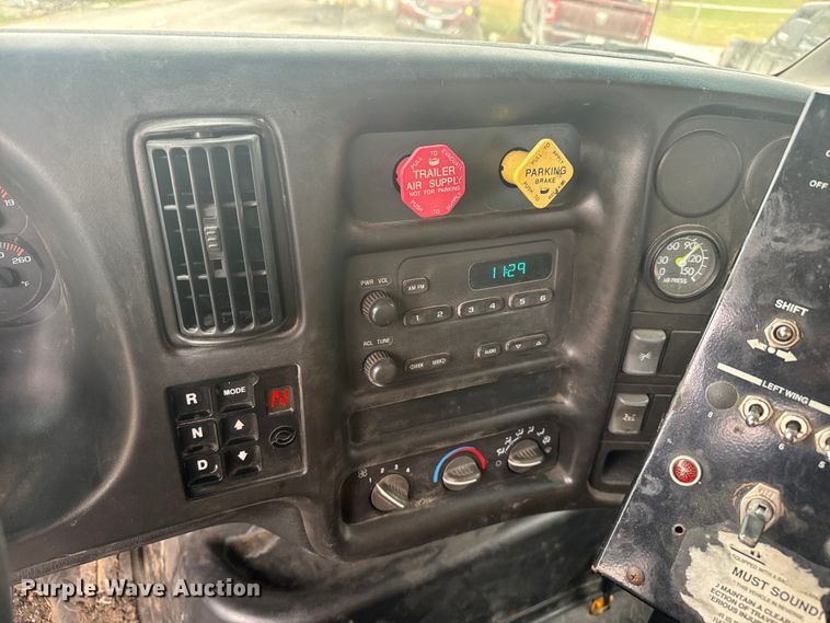 image for item FK0609 2005 Chevrolet C7500  oil distributor truck