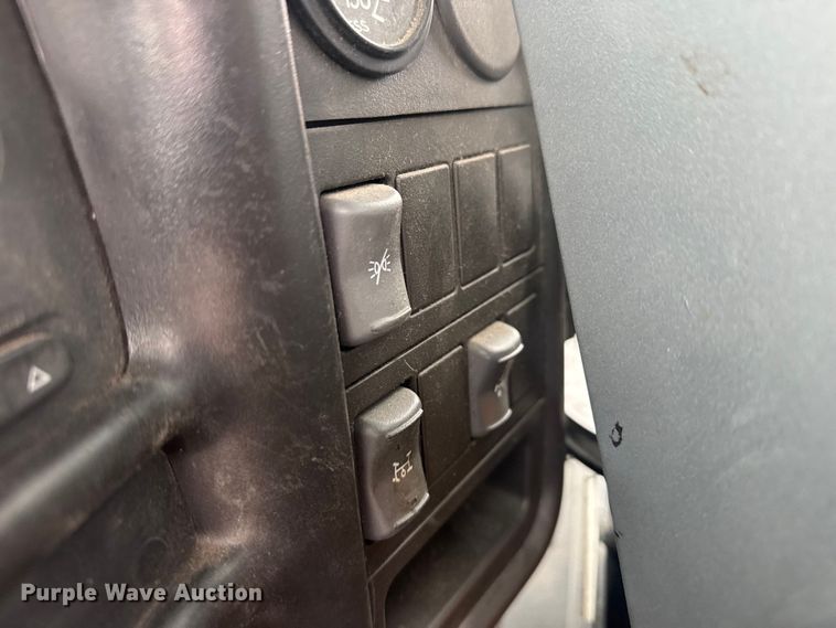 image for item FK0609 2005 Chevrolet C7500  oil distributor truck