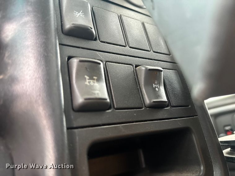 image for item FK0609 2005 Chevrolet C7500  oil distributor truck