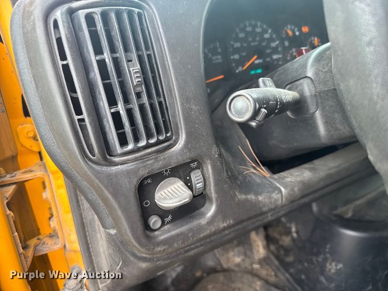 image for item FK0609 2005 Chevrolet C7500  oil distributor truck