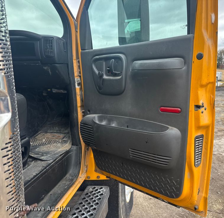 image for item FK0609 2005 Chevrolet C7500  oil distributor truck