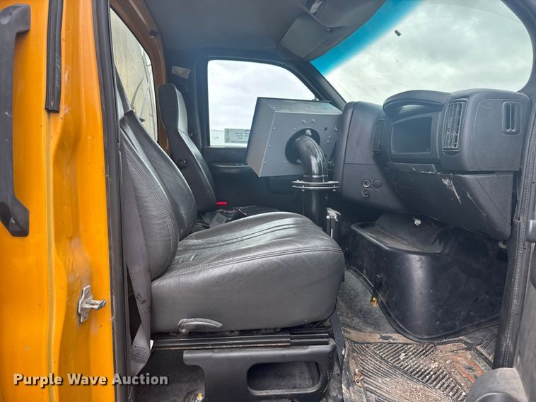 image for item FK0609 2005 Chevrolet C7500  oil distributor truck