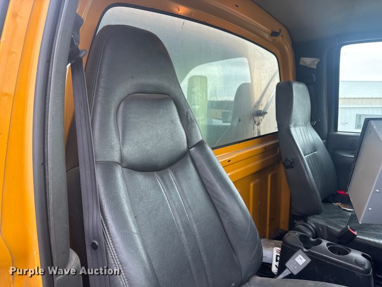 image for item FK0609 2005 Chevrolet C7500  oil distributor truck