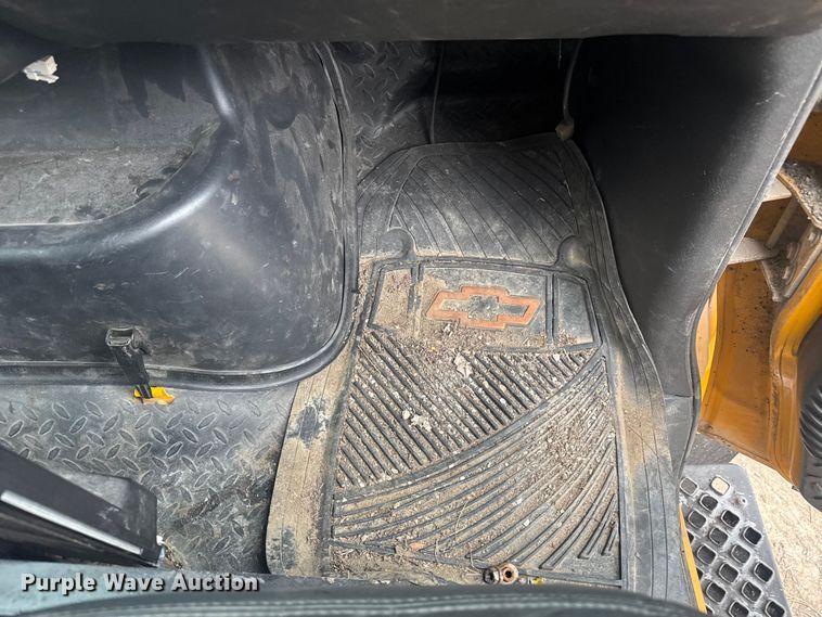 image for item FK0609 2005 Chevrolet C7500  oil distributor truck