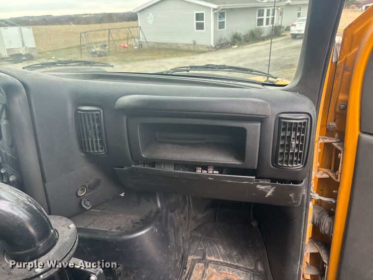 image for item FK0609 2005 Chevrolet C7500  oil distributor truck