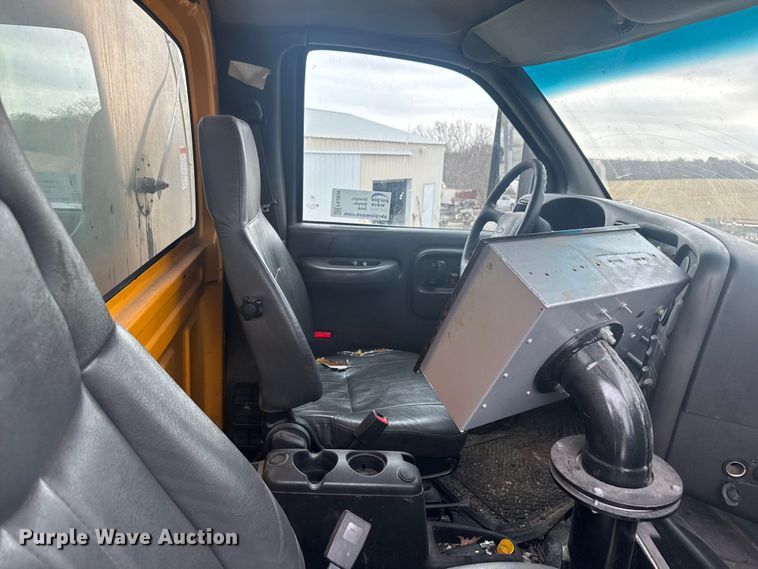 image for item FK0609 2005 Chevrolet C7500  oil distributor truck