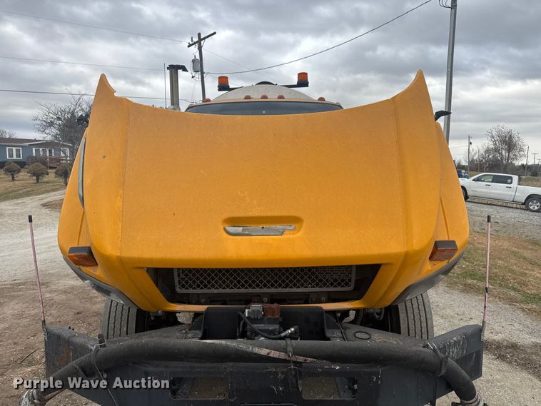 image for item FK0609 2005 Chevrolet C7500  oil distributor truck