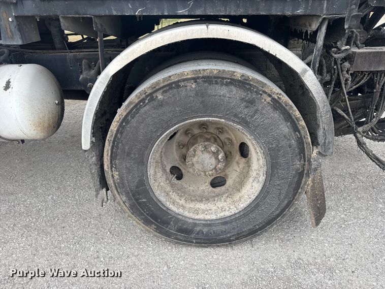 image for item FK0609 2005 Chevrolet C7500  oil distributor truck