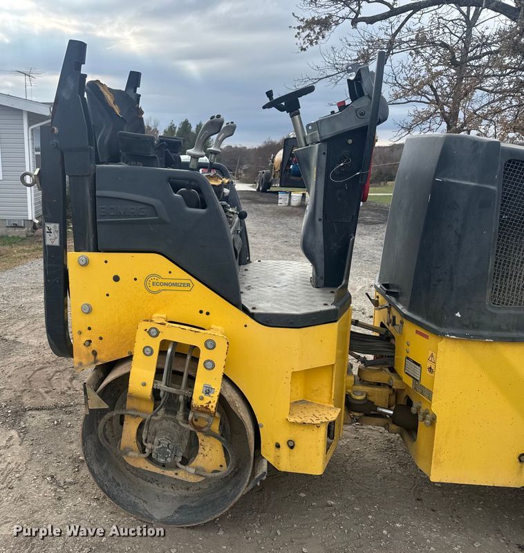 image for item FK0610 2017 Bomag BW 120 SL-5 double drum vibratory roller